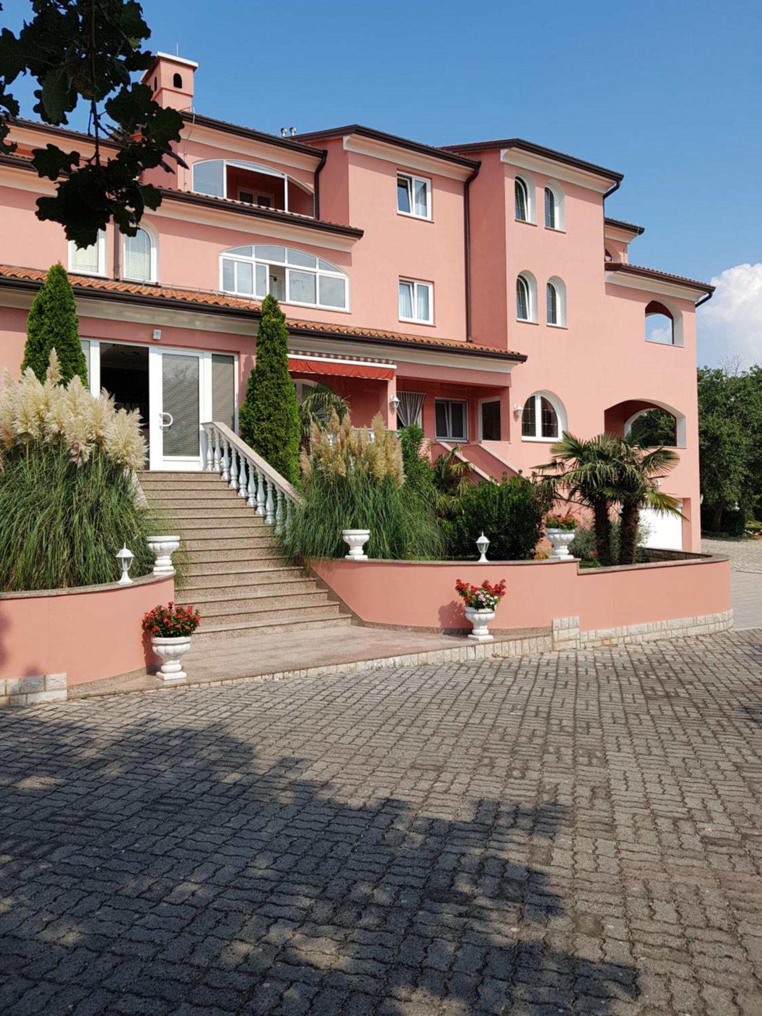 Apartments And Rooms Villa Chiara กรินิตซา ภายนอก รูปภาพ