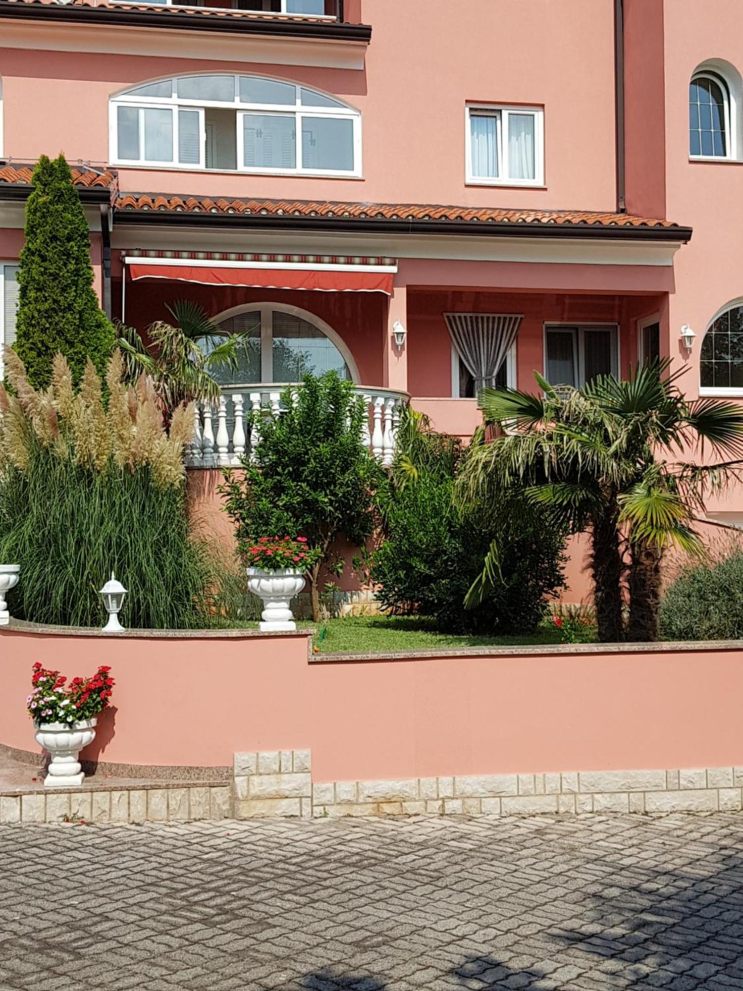 Apartments And Rooms Villa Chiara กรินิตซา ภายนอก รูปภาพ