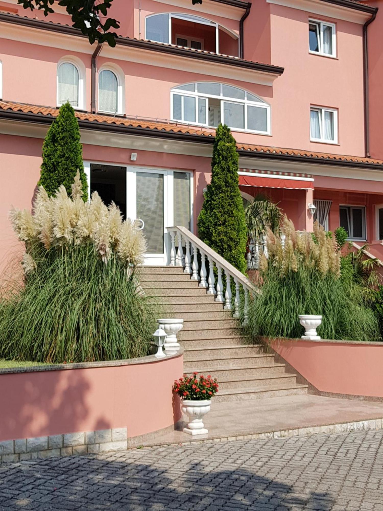 Apartments And Rooms Villa Chiara กรินิตซา ภายนอก รูปภาพ