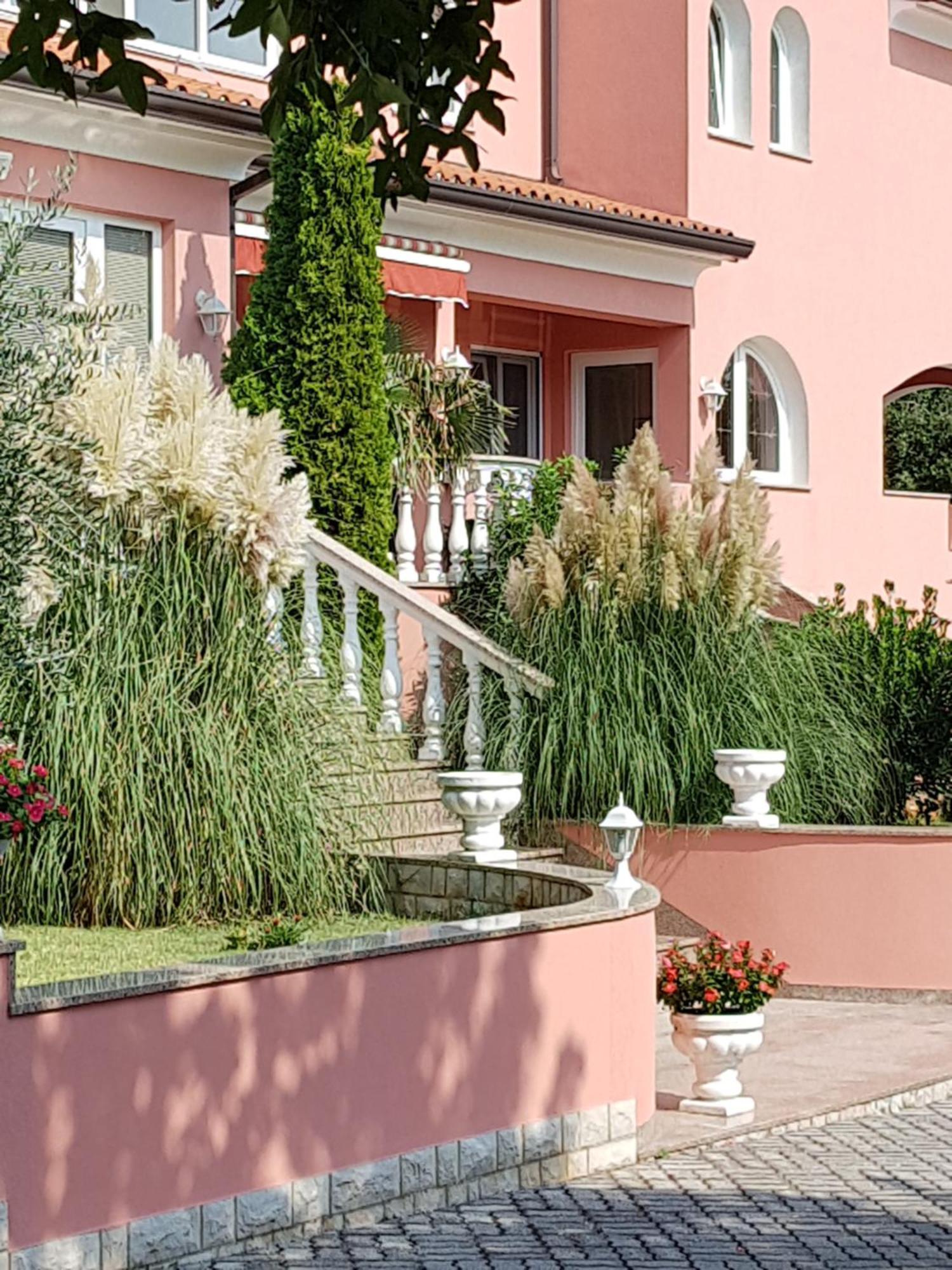 Apartments And Rooms Villa Chiara กรินิตซา ภายนอก รูปภาพ