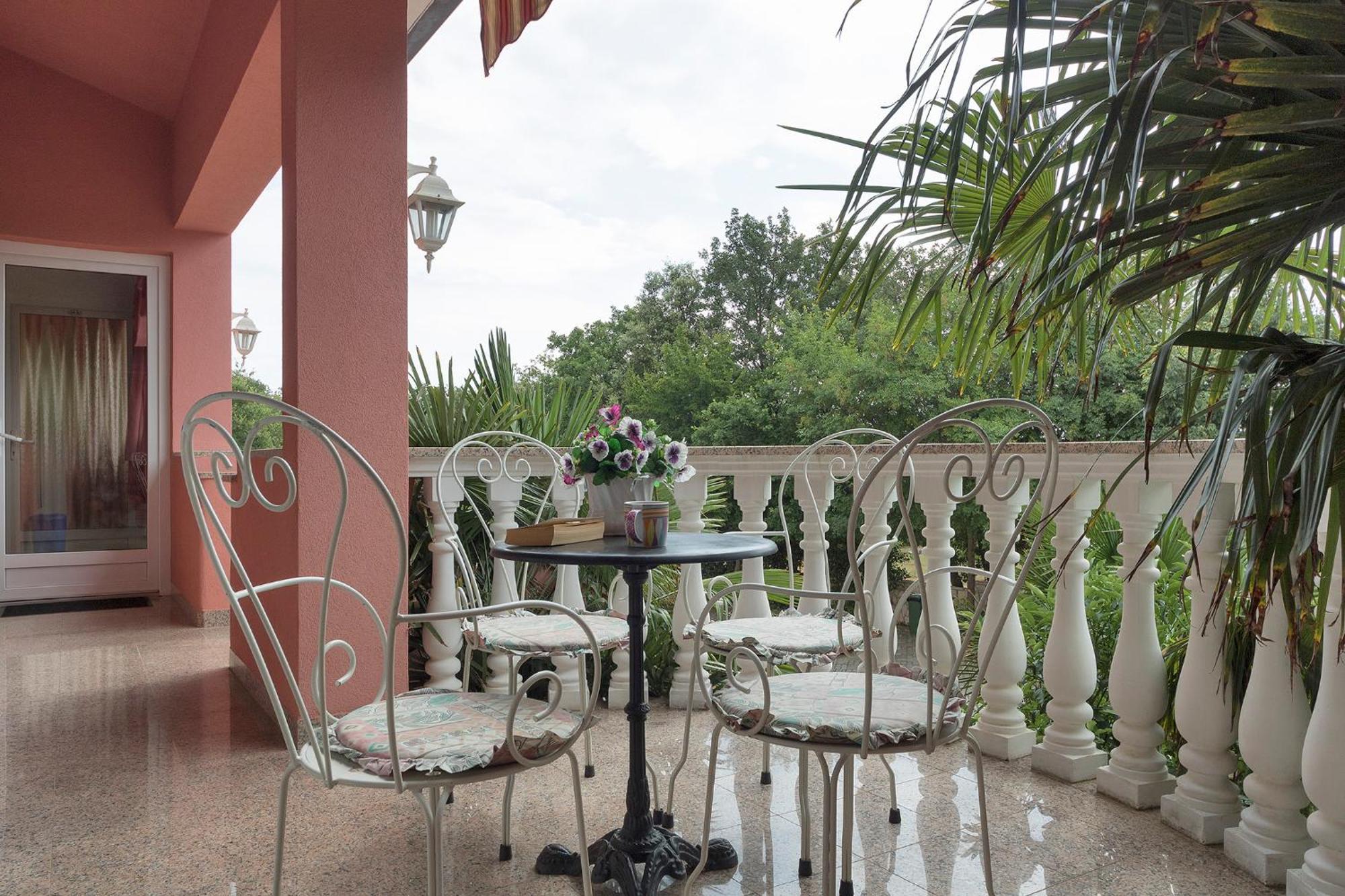 Apartments And Rooms Villa Chiara กรินิตซา ภายนอก รูปภาพ