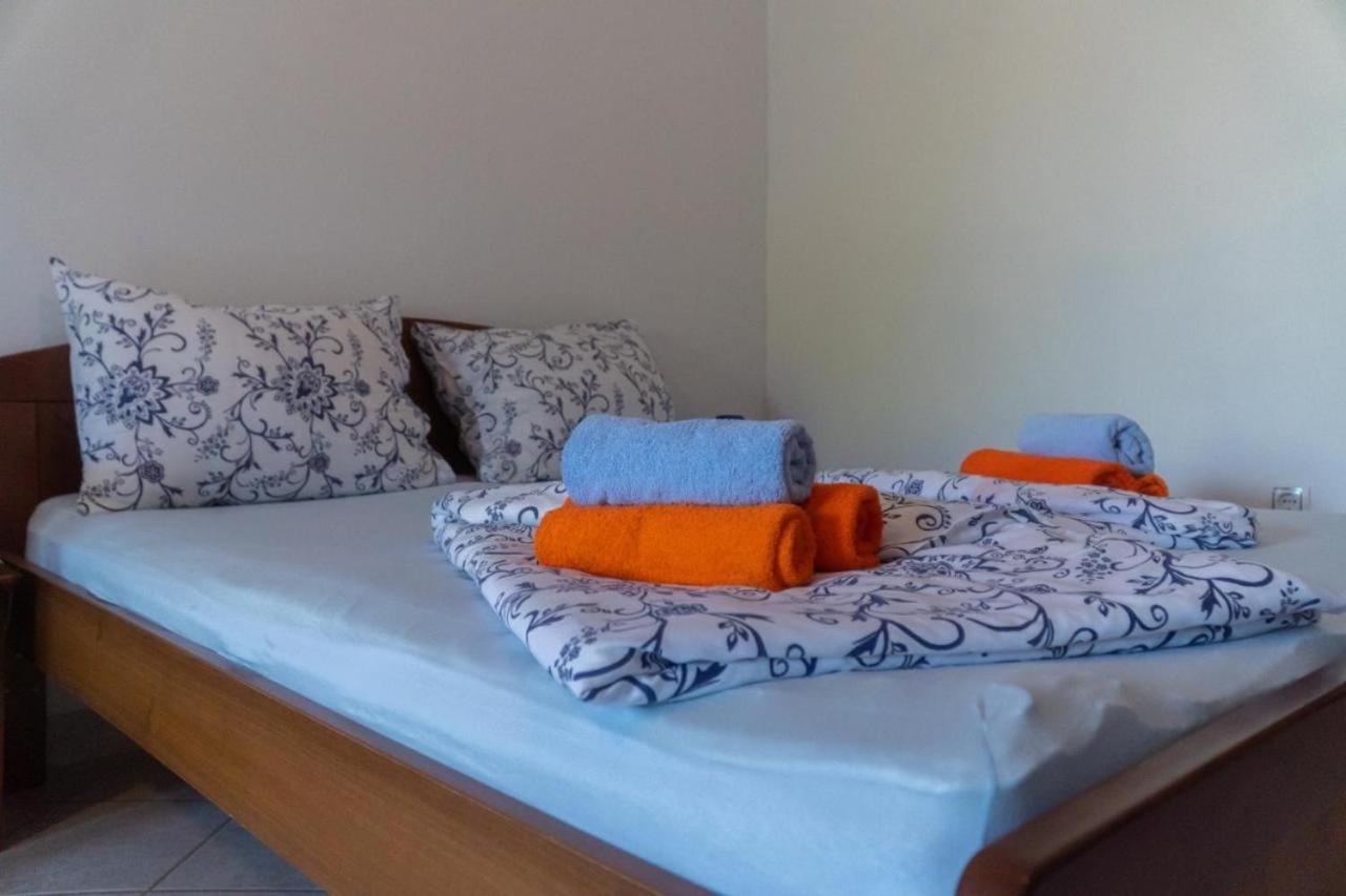 Apartments And Rooms Villa Chiara กรินิตซา ภายนอก รูปภาพ
