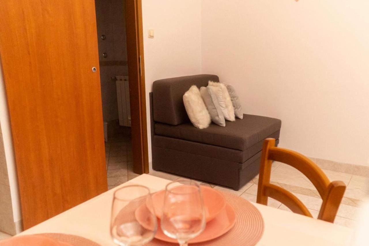 Apartments And Rooms Villa Chiara กรินิตซา ภายนอก รูปภาพ